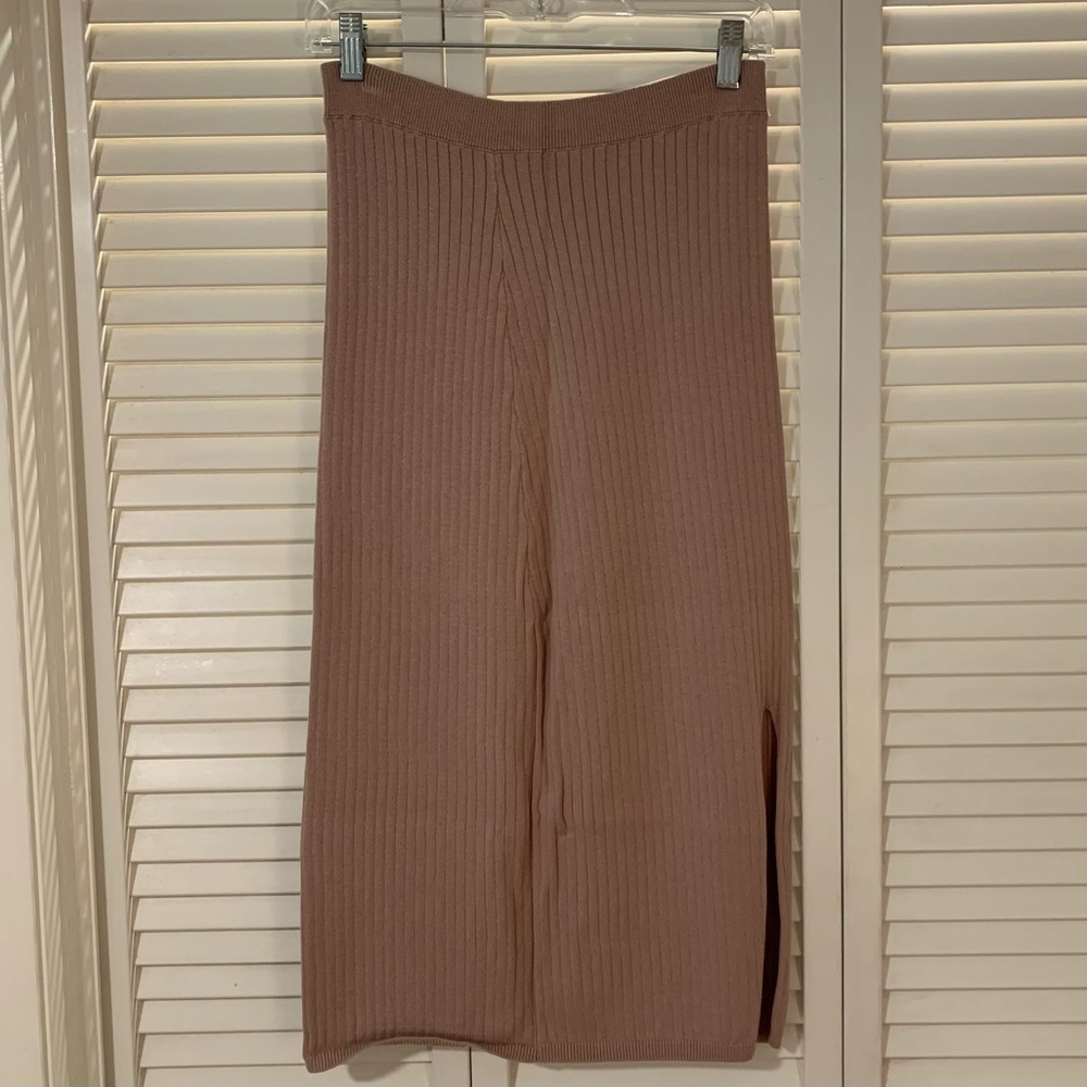 Maxi skirt with slit